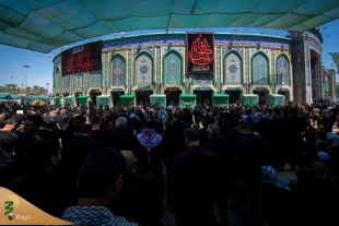 برپایی مراسم مقتل‌خوانی روز عاشورا در کربلا با حضور پرشور زائران 4