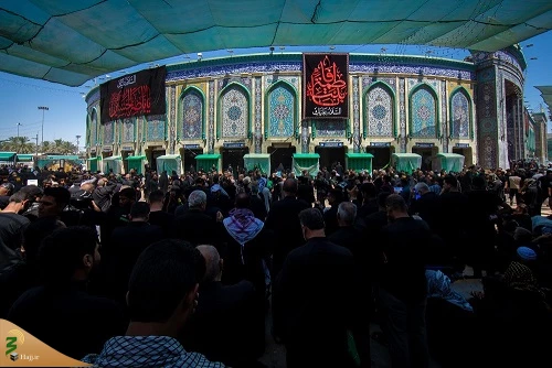برپایی مراسم مقتل‌خوانی روز عاشورا در کربلا با حضور پرشور زائران 4