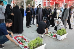 دیدار با تولیت آستان حضرت عبدالعظیم حسنی , حضور بر مزار شهدای تهاجم رژیم صهیونیستی 17