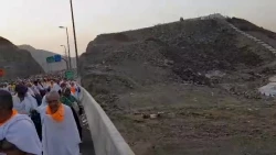 استقرار زائران در چادرهای منا