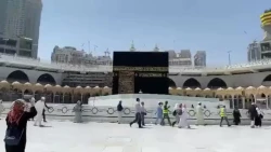 طواف کعبه از سر گرفته شد + فیلم 2