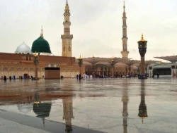 رگبار سحرگاه دوشنبه 8 خرداد در مسجد النبی (ص)