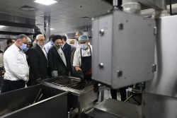 بازدید مسئولان حج از آشپزخانه مرکزی طبخ و توزیع غذای زائران ایرانی در مدینه