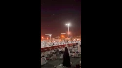 حج تمتع از دریچه دروبین زائران ایرانی (18)
حاجیان در جبل الرحمه عرفات + فیلم و عکس 2