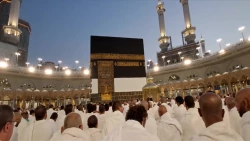 از چشم دوربین - 6 

نماز در برابر کعبه + فیلم 2