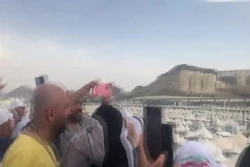 از دریچه دوربین - 34
دعا در منا 2