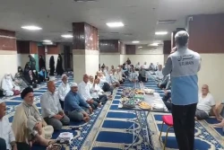 از دریچه دوربین - 41

شادمانی حجاج ایرانی  3